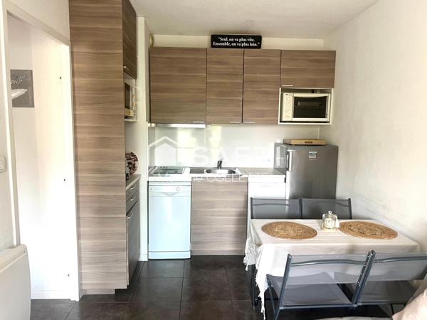 PROCHE DE LA PLAGE APPARTEMENT T2 AU 3ème et dernier étage avec ascenseur + Une place de parking privative