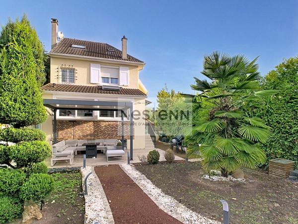 Maison familiale à Saint Prix, lumineuse et en excellent état. Proche école, gare et commerces