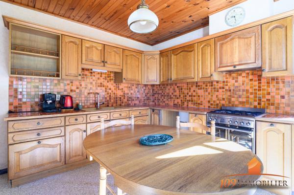 Maison traditionnelle à vendre, 8 pièces - Limas 69400