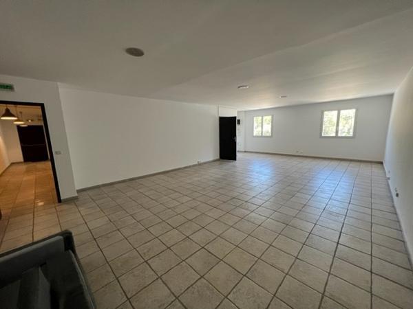 Gémenos (13420) Local professionnel 64 m² – Gémenos – Proche zone des Paluds