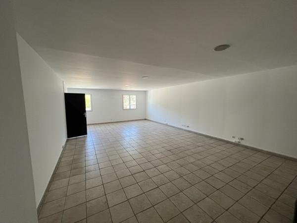 Gémenos (13420) Local professionnel 64 m² – Gémenos – Proche zone des Paluds