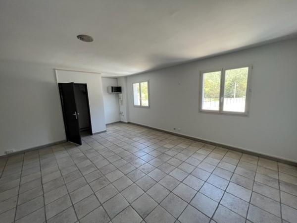 Gémenos (13420) Local professionnel 64 m² – Gémenos – Proche zone des Paluds