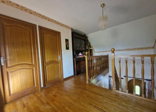 Maison
         5 pièces
        - 128 m² Exclusivité 316 000 € *
