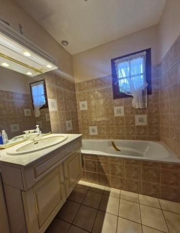 Maison
         5 pièces
        - 128 m² Exclusivité 316 000 € *