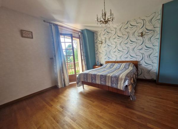 Maison
         5 pièces
        - 128 m² Exclusivité 316 000 € *