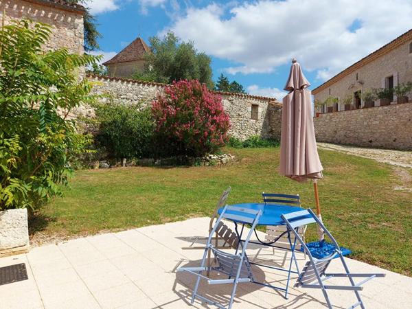 AGEN Nord : Demeure du 18ème  920 m² avec Dépendances - Grange - Ecurie- Piscine- Parc et terres 8 ha