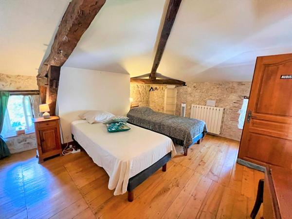 AGEN Nord : Demeure du 18ème  920 m² avec Dépendances - Grange - Ecurie- Piscine- Parc et terres 8 ha