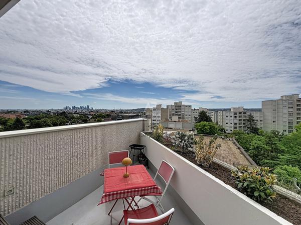 Appartement 2 pièces Chatou Europe. 360 000 € **  - Référence  162106