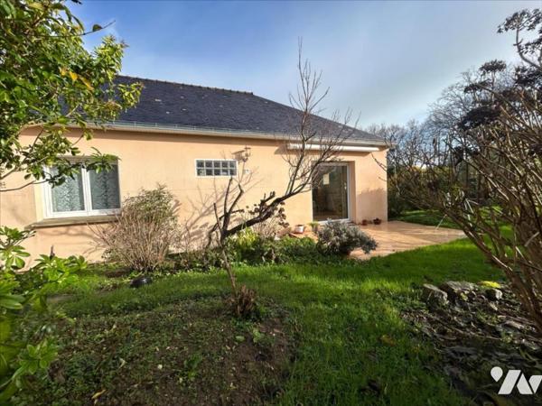 LARMOR- PLAGE, Maison de plain -pied ,  82 m² Hab   - 2 chs (grenier aménageable)  , jardin