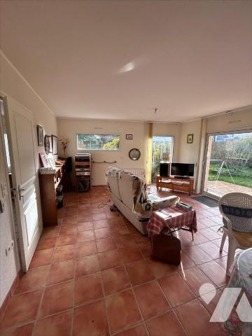 LARMOR- PLAGE, Maison de plain -pied ,  82 m² Hab   - 2 chs (grenier aménageable)  , jardin