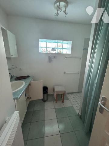 LARMOR- PLAGE, Maison de plain -pied ,  82 m² Hab   - 2 chs (grenier aménageable)  , jardin