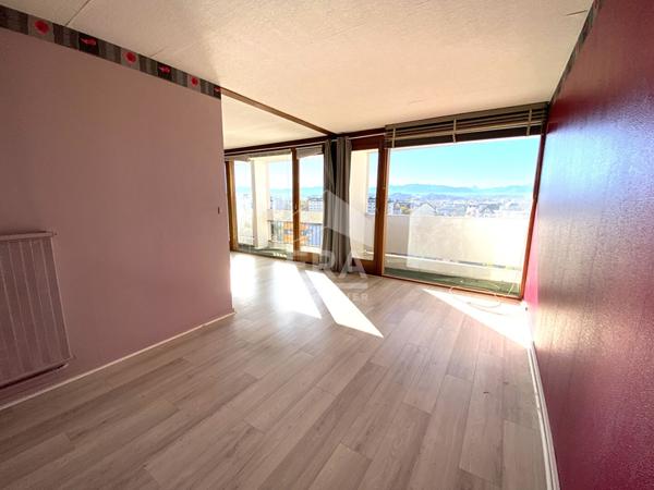 PAU - Centre ville : Appartement en duplex de 115 m² avec balcon, cave et garage