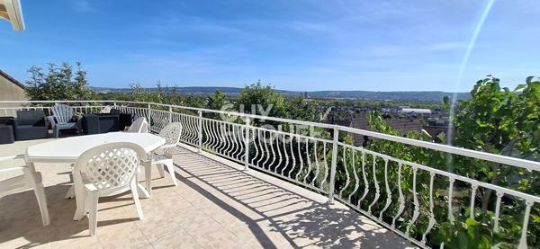 Maison familiale avec vue panoramique sur la vallée de la Seine