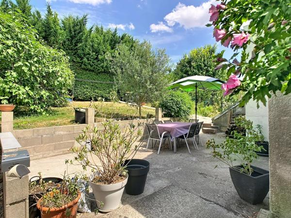 Maison sur sous sol avec jardin