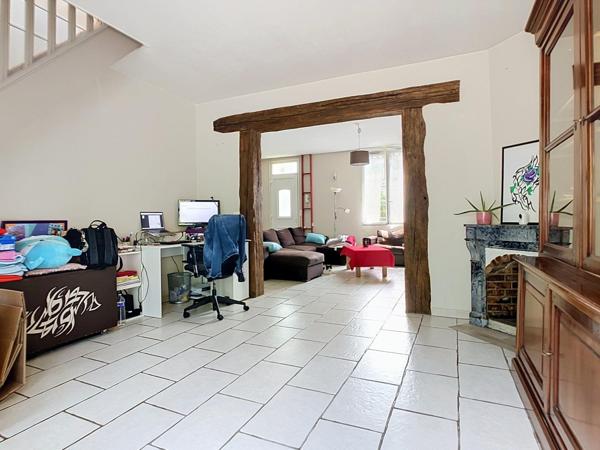 Maison sur sous sol avec jardin