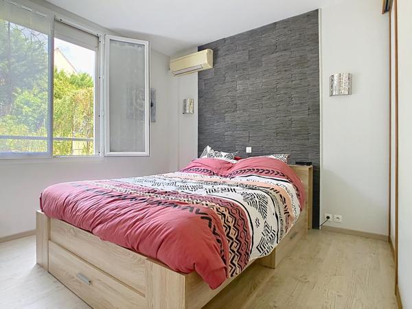 Maison sur sous sol avec jardin