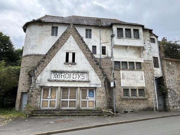 Immeuble à vendre |  Audierne |  690 m²