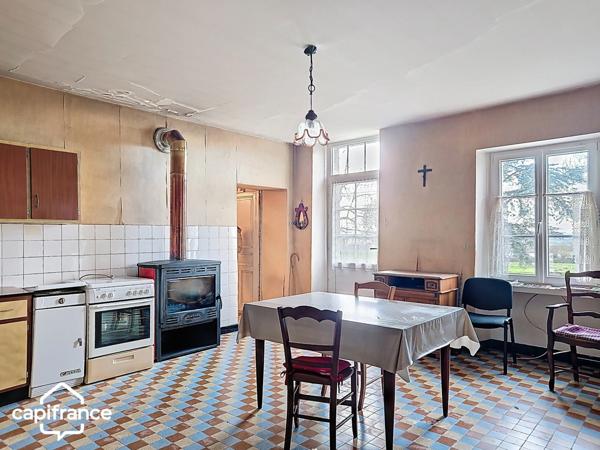 Authentique corps de ferme avec terres et nombreuses dépendances + de 40 hectares –ARGENTONNAY