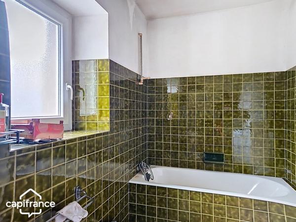 Authentique corps de ferme avec terres et nombreuses dépendances + de 40 hectares –ARGENTONNAY