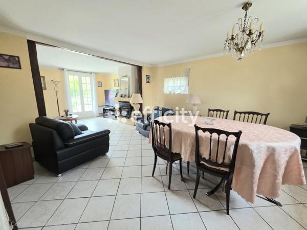 Maison
         5 pièces
        - 90 m²