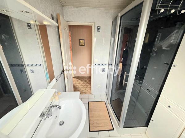 Maison
         5 pièces
        - 90 m²