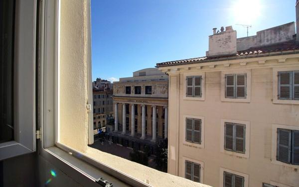 Appartement à vendre    1 pièce • 15 m2 Marseille 1