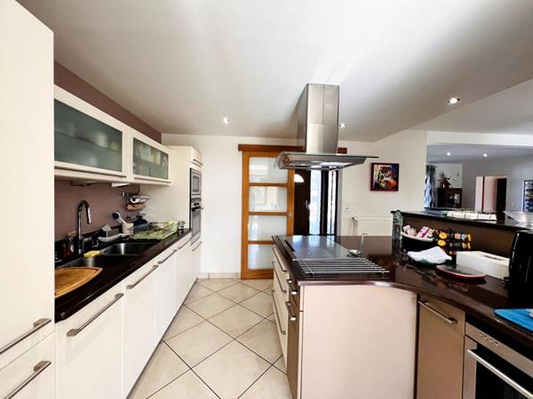 Surzur- Maison 205m2- 5 ch- Garages exceptionnels 270m2