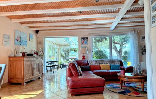 Plain-pied familial à la Pironnière – 140 m² – Double garage – Jardin arboré et accès à pied aux commerces