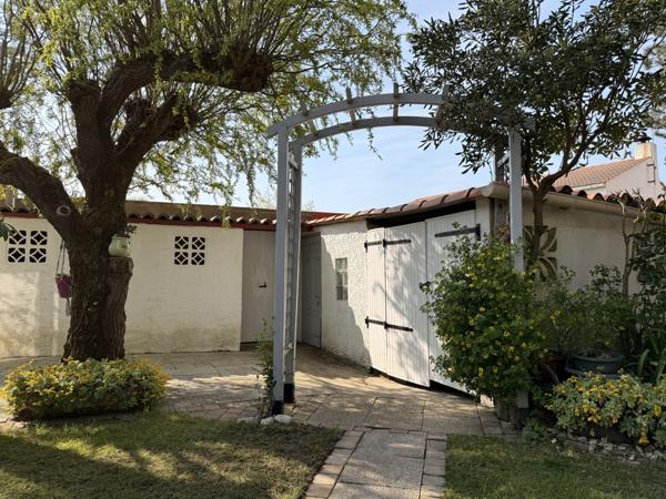 Plain-pied familial à la Pironnière – 140 m² – Double garage – Jardin arboré et accès à pied aux commerces