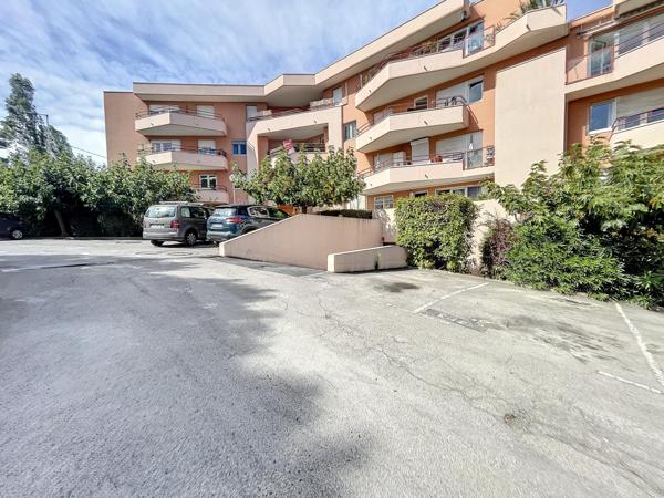 GARAGE FERMEE PROCHE INRAE