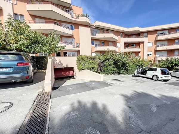 GARAGE FERMEE PROCHE INRAE