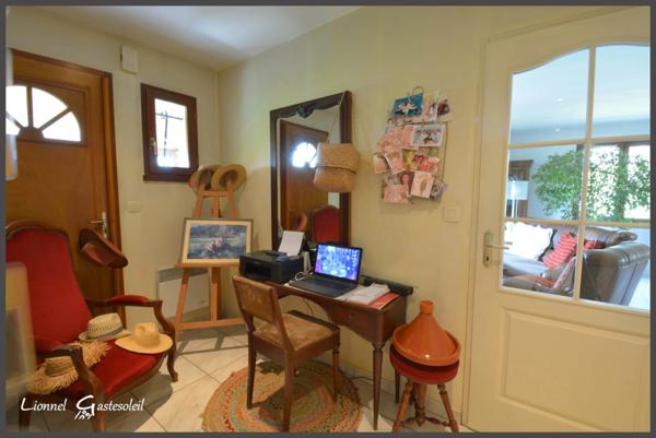 Maison de plain pied avec Piscine et beau point de vue sur la commune de Port Sainte Foy et Ponchapt