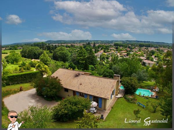 Maison de plain pied avec Piscine et beau point de vue sur la commune de Port Sainte Foy et Ponchapt