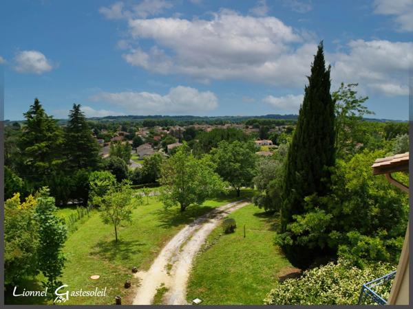 Maison de plain pied avec Piscine et beau point de vue sur la commune de Port Sainte Foy et Ponchapt