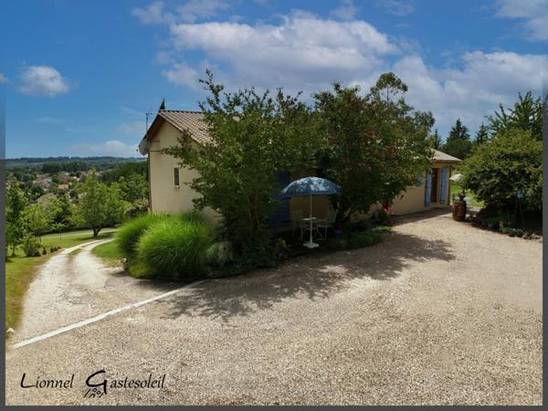 Maison de plain pied avec Piscine et beau point de vue sur la commune de Port Sainte Foy et Ponchapt