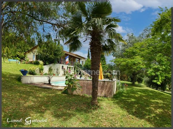 Maison de plain pied avec Piscine et beau point de vue sur la commune de Port Sainte Foy et Ponchapt