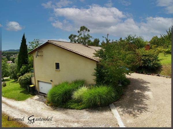 Maison de plain pied avec Piscine et beau point de vue sur la commune de Port Sainte Foy et Ponchapt