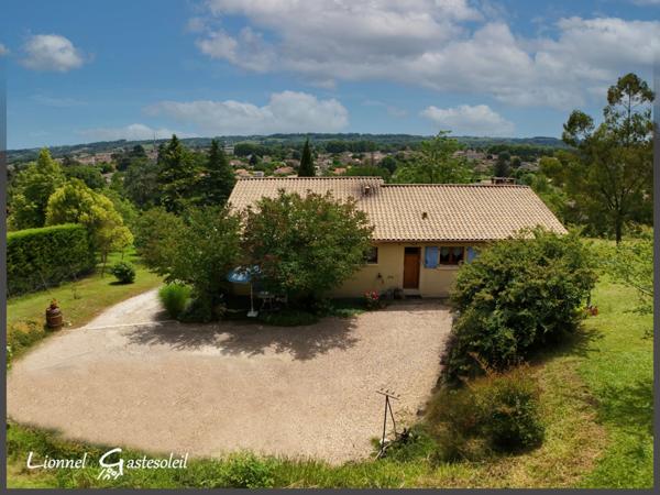 Maison de plain pied avec Piscine et beau point de vue sur la commune de Port Sainte Foy et Ponchapt