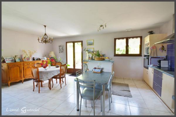 Maison de plain pied avec Piscine et beau point de vue sur la commune de Port Sainte Foy et Ponchapt