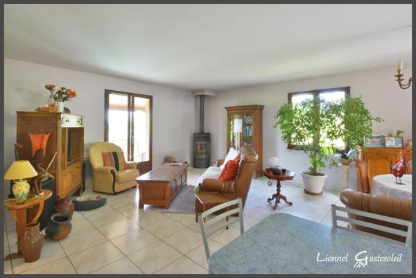 Maison de plain pied avec Piscine et beau point de vue sur la commune de Port Sainte Foy et Ponchapt