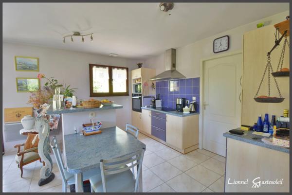 Maison de plain pied avec Piscine et beau point de vue sur la commune de Port Sainte Foy et Ponchapt