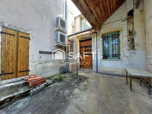 Maison de ville avec cour idéale investisseur à rénover