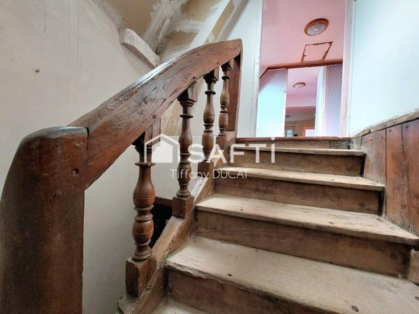 Maison de ville avec cour idéale investisseur à rénover