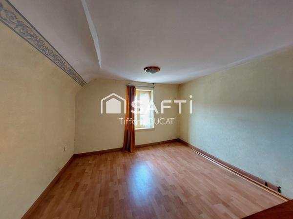 Maison de ville avec cour idéale investisseur à rénover