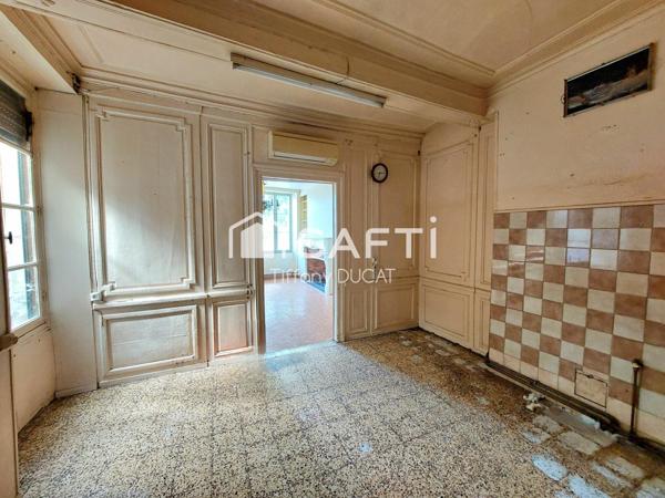 Maison de ville avec cour idéale investisseur à rénover