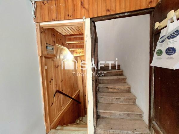 Maison de ville avec cour idéale investisseur à rénover