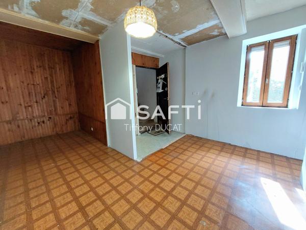 Maison de ville avec cour idéale investisseur à rénover