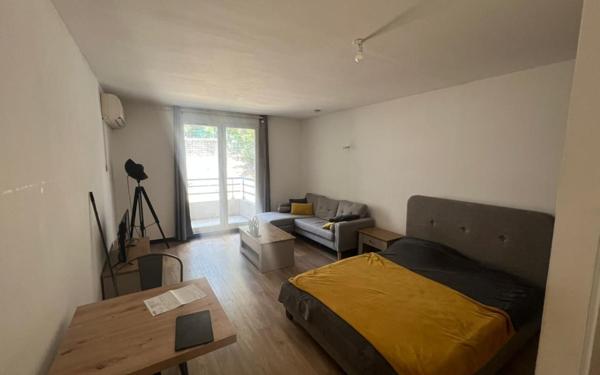 Appartement à louer    1 pièce •  Saint-Denis