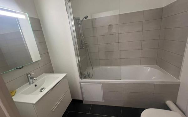 Appartement à louer    1 pièce •  Saint-Denis