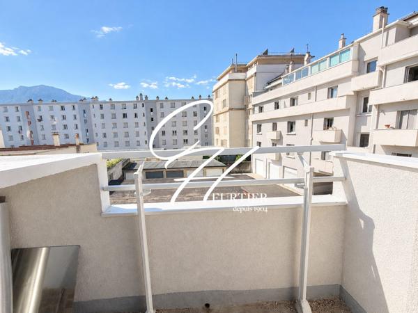 GRENOBLE - APPARTEMENT T2 - TRAVERSANT